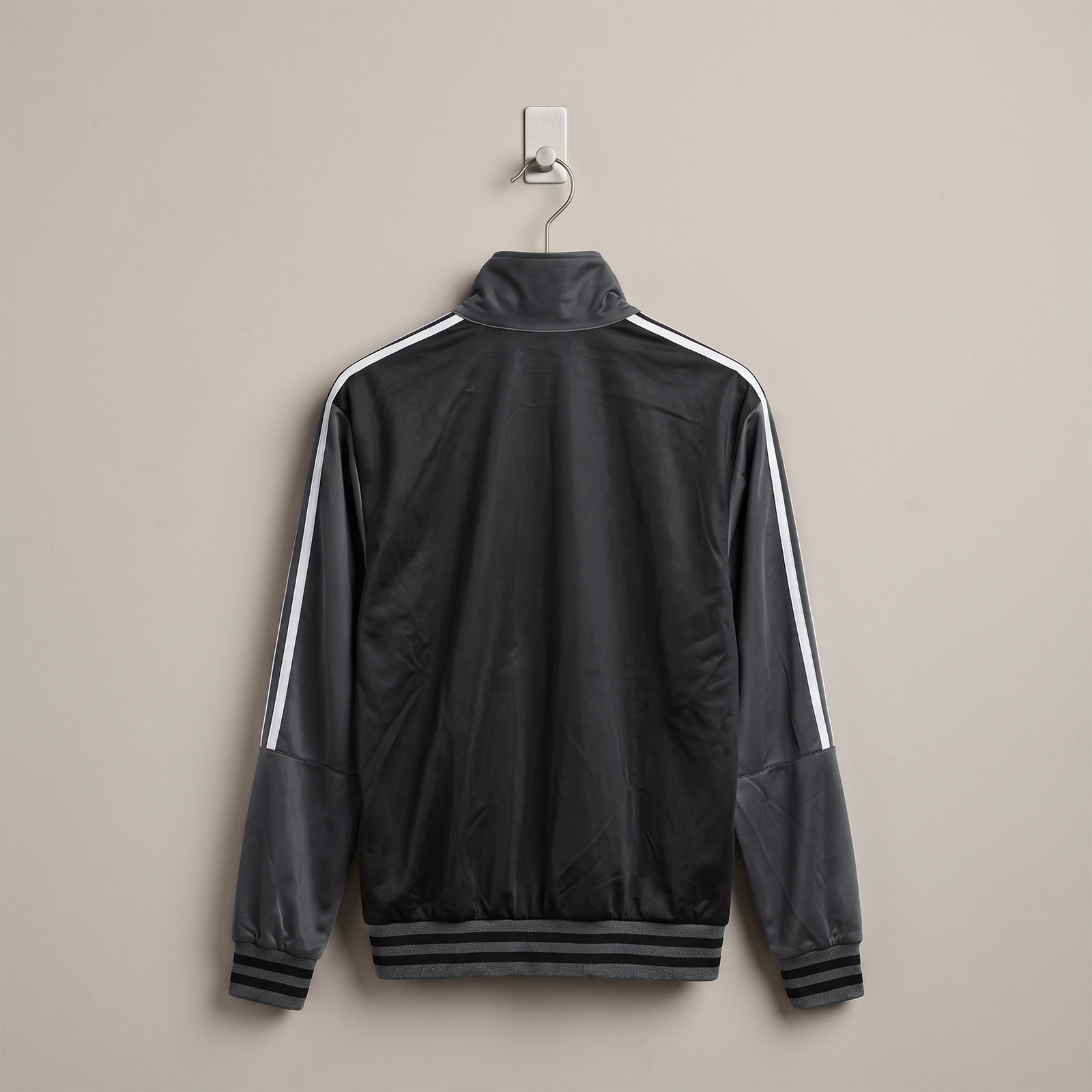 Tracksuit (ကတ္တီပါ အနက်ခဲစပ် စပေါ့ဖြူ) image 1