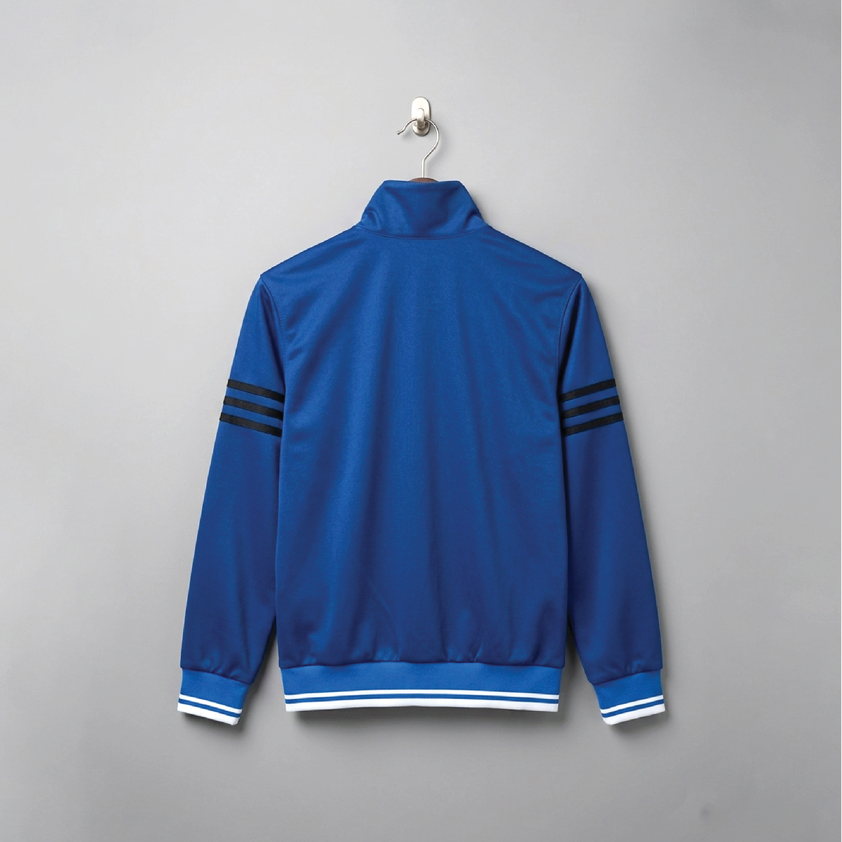 Tracksuit (ကတ္တီပါအပြာ) image 1